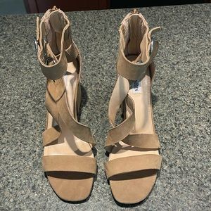 NWOT, Steve Madden light brown Block Heel Sandal -size 11M